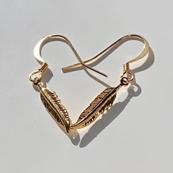 ❤️ Gold Plated Feather Earrings - Picture 3 of 9